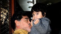 El reencuentro de Diego Maradona y Dieguito Fernando El reencuentro de Diego Maradona y Dieguito Fernando