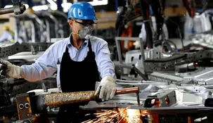 En mayo se registró una nueva caída interanual de la actividad industrial.
