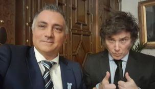 Sebastián Pareja, presidente de LLA en territorio bonaerense, junto al presidente Javier Milei.