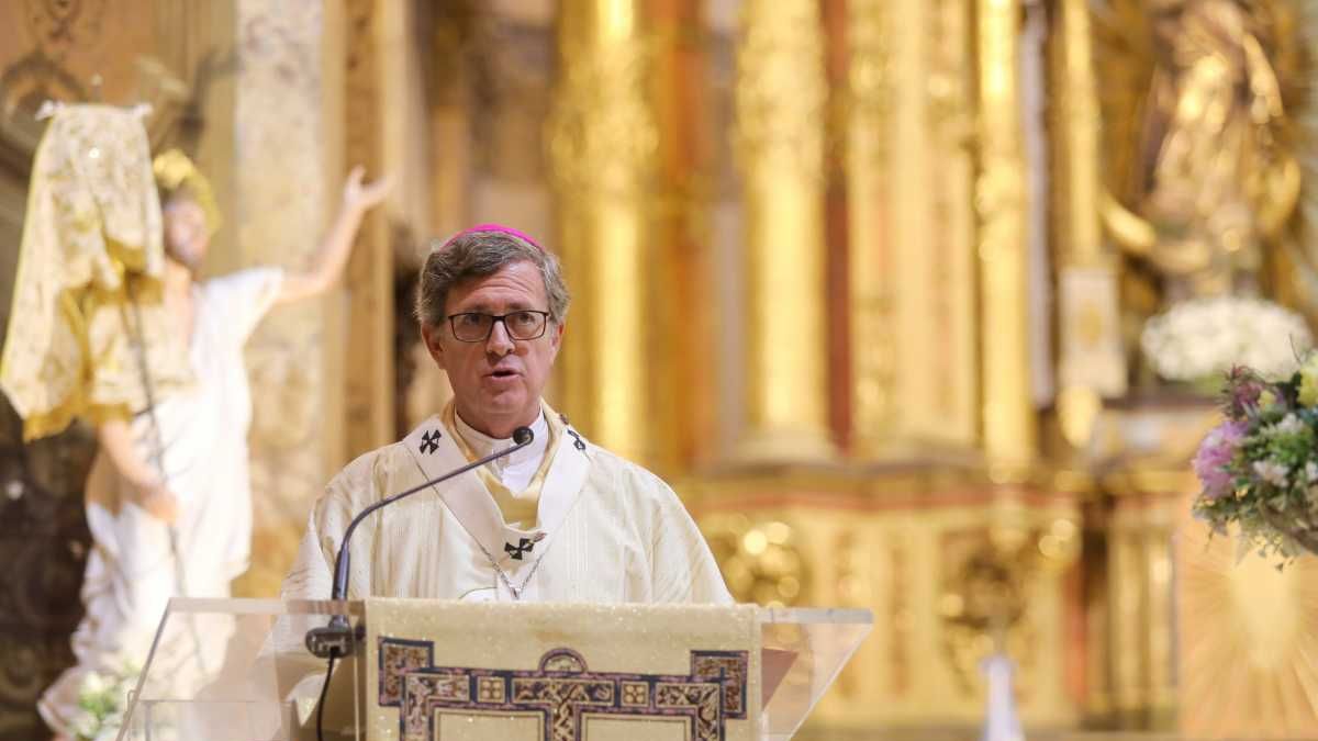 José García Cuerva cruzó a los políticos en la misa por el Papa: 