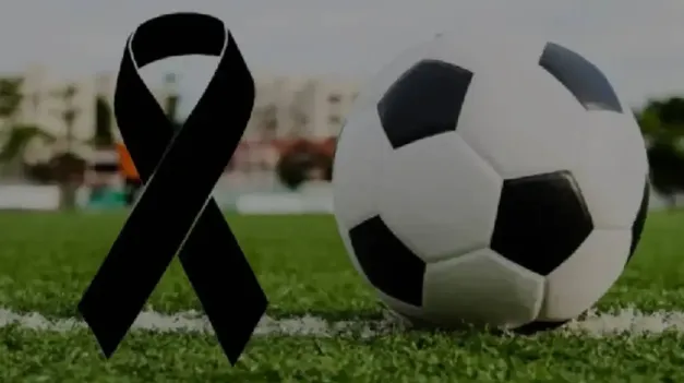 El técnico estaba trabajando con juveniles de su club cuando se descompensó y falleció.