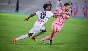 Messi volvió a jugar tras tres partidos ausentes. Messi volvió a jugar tras tres partidos ausentes.