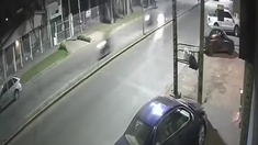 Un motociclista murió tras estrellarse contra un poste mientras corría una picada en Merlo. Un motociclista murió tras estrellarse contra un poste mientras corría una picada en Merlo.