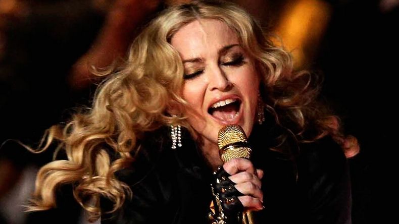 Madonna mostró pornografía en sus shows y fue demandada por una fanática