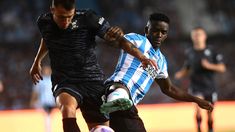 Carbonero, de Racing, no pudo con los defensores de Belgrano. Carbonero, de Racing, no pudo con los defensores de Belgrano.