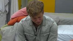 Nacho sufrió una pérdida doble durante la gala del domingo. Nacho sufrió una pérdida doble durante la gala del domingo.