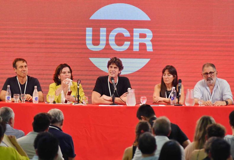 La UCR criticó al Gobierno por el cierre del Ministerio de la Mujer.