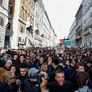 Estudiantes y trabajadores salieron por miles este viernes a las calles en toda Italia.