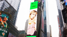 Lali apareció en el Times Square y se mostró agradecida. Lali apareció en el Times Square y se mostró agradecida.