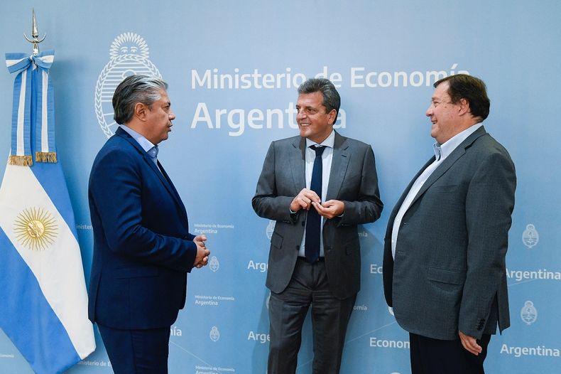 Massa dialogó con Weretilneck y Rolando Figueroa sobre economías regionales y energía.
