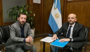 Matías Galparsoro (izq.), nuevo presidente de Trenes Argentinos, junto al secretario de Transporte, Franco Mogetta.