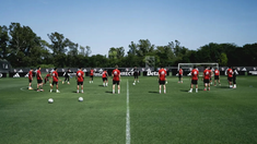 Ezequiel Centurión vuelve a lesionarse y preocupa en River Plate. Ezequiel Centurión vuelve a lesionarse y preocupa en River Plate.