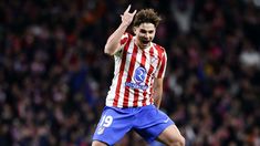 Julián Álvarez podría cambiar de club en la próxima ventana europea y generar ingresos para River. Julián Álvarez podría cambiar de club en la próxima ventana europea y generar ingresos para River.