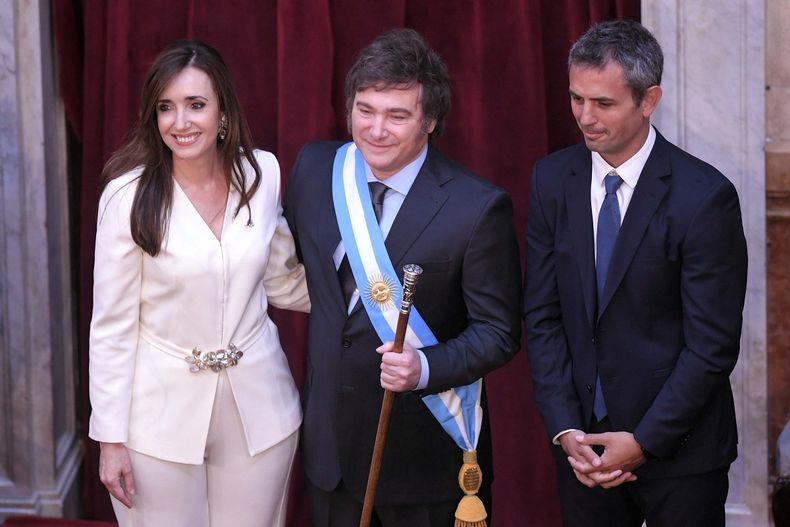 Javier Milei junto a Victoria Villarruel y Martín Menem.