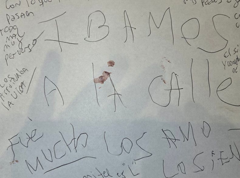 La carta que se encontró en la escena del crimen.