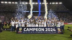 Los jugadores de Vélez festejaron en Liniers. Los jugadores de Vélez festejaron en Liniers.