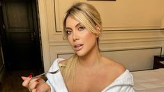 Wanda Nara se mostró súper sensual durante su debut en el Bailando italiano. Wanda Nara se mostró súper sensual durante su debut en el Bailando italiano.