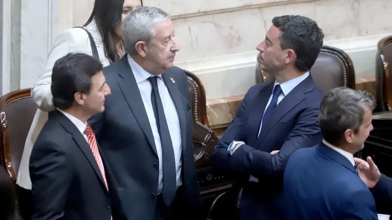 Julio Cobos dialoga con Rodrigo De Loredo