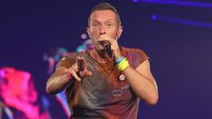 chris martin expuso una posible infidelidad en pleno show de coldplay y el video fue viral chris martin expuso una posible infidelidad en pleno show de coldplay y el video fue viral