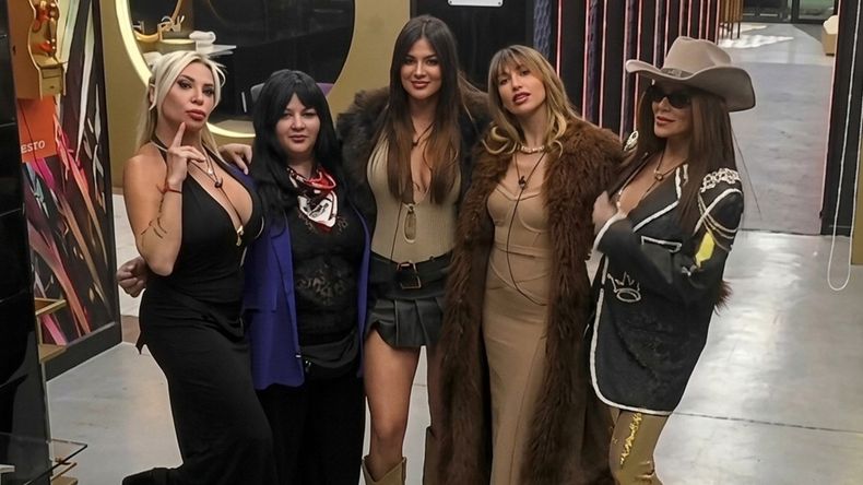 La salida de Yanina Zilli, abrió camino a una de las finalistas del reality, que no saldrá de Charlotte, Yipio, Sol y Luana. La salida de Yanina Zilli, abrió camino a una de las finalistas del reality, que no saldrá de Charlotte, Yipio, Sol y Luana.