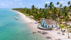 Una playa de Brasil, ideal para aquellos que les gusta el mar con poca gente. Una playa de Brasil, ideal para aquellos que les gusta el mar con poca gente.