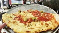 La pizza está, sin lugar a dudas, entre las comidas preferidas de los argentinos. Conocé el lugar que prepara la mejor en una de sus tantas versiones. La pizza está, sin lugar a dudas, entre las comidas preferidas de los argentinos. Conocé el lugar que prepara la mejor en una de sus tantas versiones.