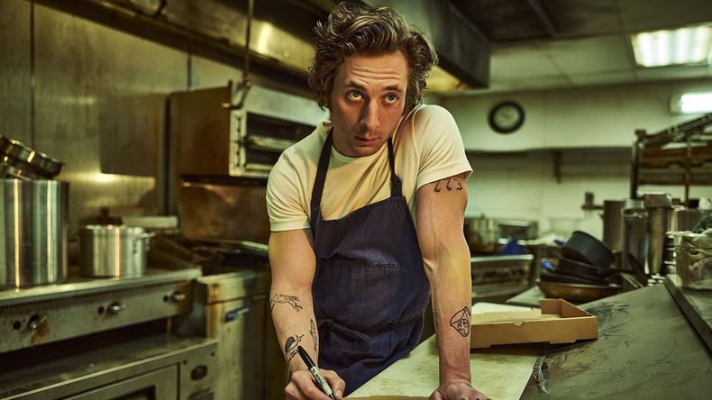 El regreso de El oso tendrá a todos los protagonistas revolucionados por los cambios que se presentaron en el final de la primera temporada. Carmy, Sydney (Ayo Edebiri) y Richie (Ebon Moss-Bachrach) están con la transformación el antiguo local de sándwiches. Mientras armar el nuevo restaurante, el equipo emprende sus propios viajes personales, cada uno obligado a confrontar el pasado, el presente y considerar quiénes quieren ser en el futuro y para este nuevo proyecto.