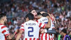 Los jugadores paraguayos celebraron la victoria en Asunción. Los jugadores paraguayos celebraron la victoria en Asunción.