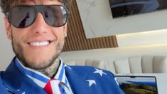 Caniggia se disfrazó con la bandera de Estados Unidos y encendió las redes. Caniggia se disfrazó con la bandera de Estados Unidos y encendió las redes.