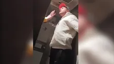 Escándalo en pleno vuelo termina con la detención de un pasajero.&nbsp;