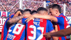 Los jugadores locales festejaron, pero el tanto fue cancelado. Los jugadores locales festejaron, pero el tanto fue cancelado.