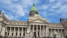 Los empleados del Congreso acordaron un aumento salarial.