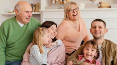 Jubilados, pensionados y titulares de AUH y AUE podrán recibir un extra confirmado en febrero. Jubilados, pensionados y titulares de AUH y AUE podrán recibir un extra confirmado en febrero.