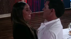 El entrenador produjo un reencuentro emotivo en televisión entre padre e hija. El entrenador produjo un reencuentro emotivo en televisión entre padre e hija.