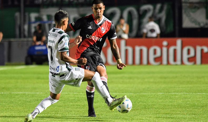 River goleó a Excursionistas en Santa Fe.