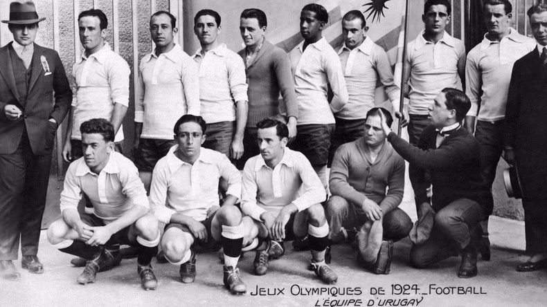 El equipo uruguayo campeón en París 1924.