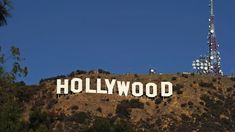 La ciudad aplica graves multas por irrumpir el espacio donde se encuentra el cartel de Hollywood. La ciudad aplica graves multas por irrumpir el espacio donde se encuentra el cartel de Hollywood.