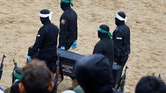 Hamás advirtió que más rehenes israelíes podrían morir. Hamás advirtió que más rehenes israelíes podrían morir.