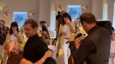 La abuela quería un streptease pero no era parte del show del imitador de Luis Miguel . La abuela quería un streptease pero no era parte del show del imitador de Luis Miguel .