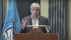 Caputo pidió que la gente se quede tranquila porque los pesos están respaldados. Caputo pidió que la gente se quede tranquila porque los pesos están respaldados.