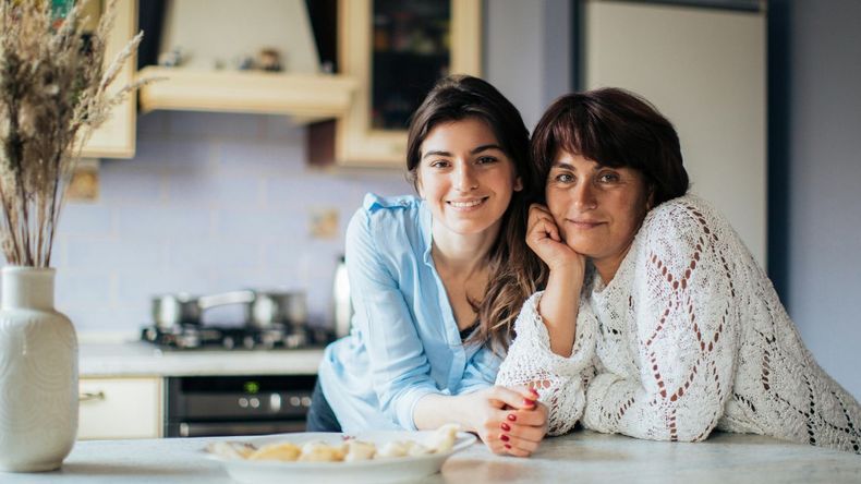 Gracias a las plataformas digitales y asistentes inteligentes, ahora es posible acceder a sugerencias ajustadas a los intereses, hobbies y estilo de vida de cada mamá.