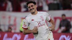 Cóccaro festeja su gol contra Vélez. Cóccaro festeja su gol contra Vélez.