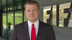 El director de comunicaciones de la FIFA anunció que es gay en plena conferencia de prensa El director de comunicaciones de la FIFA anunció que es gay en plena conferencia de prensa