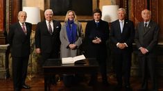 El Presidente Javier Milei y la secretaria de Presidencia, Karina Milei, visitaron la sede del Jockey Club Buenos Aires, en donde fueron recibidos por el Presidente de la institución, Juan Villar Urquiza, y el Vicepresidente, Guillermo Strada.