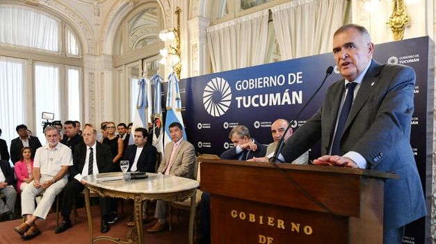 El gobernador de Tucumán, Osvaldo Jaldo, en la Casa de Gobierno local.