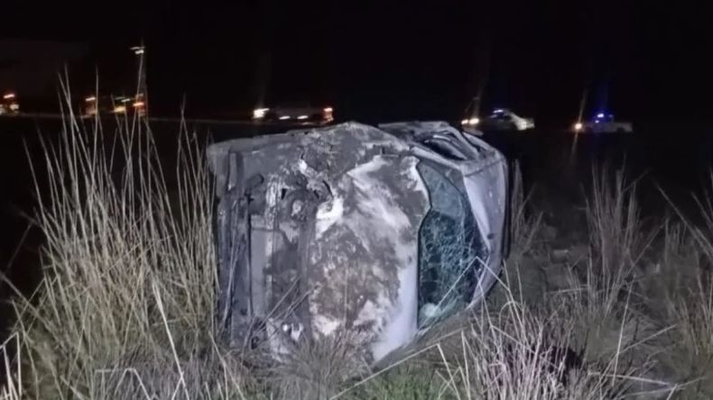 Así quedó la Toyota Hilux que transportaba a la víctima y otros dos trabajadores.