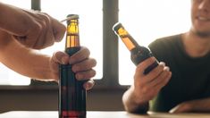 El alcohol aumenta el riesgo de contraer cáncer. El alcohol aumenta el riesgo de contraer cáncer.