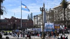 Habrá clases públicas de Química General, Álgebra, Sociología, Matemática, Algoritmos y estructura de datos, Teoría de la computación, Filosofía, Introducción al Pensamiento Científico, Sociedad y Estado, Microbiología, Cálculo numérico, entre otras. Habrá clases públicas de Química General, Álgebra, Sociología, Matemática, Algoritmos y estructura de datos, Teoría de la computación, Filosofía, Introducción al Pensamiento Científico, Sociedad y Estado, Microbiología, Cálculo numérico, entre otras.