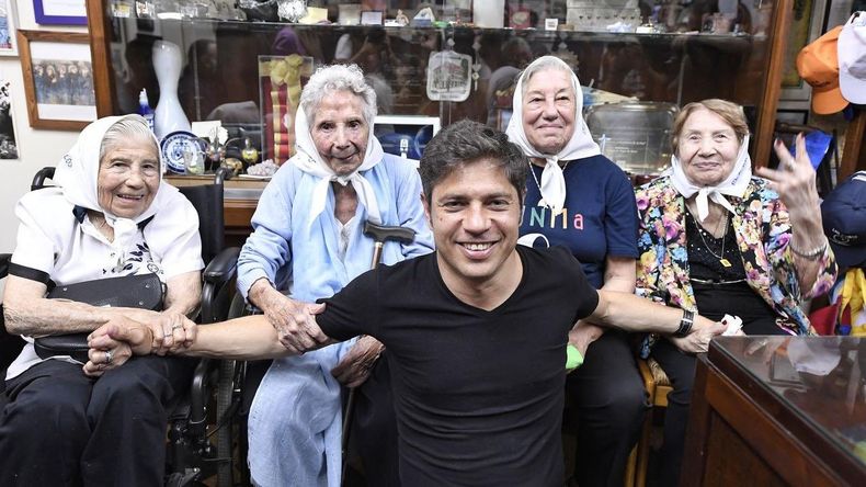 Axel en la Casa de las Madres de Plaza de Mayo, antes de la marcha. Axel en la Casa de las Madres de Plaza de Mayo, antes de la marcha.