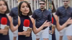 Un hombre acosó a una periodista que estaba trabajando.